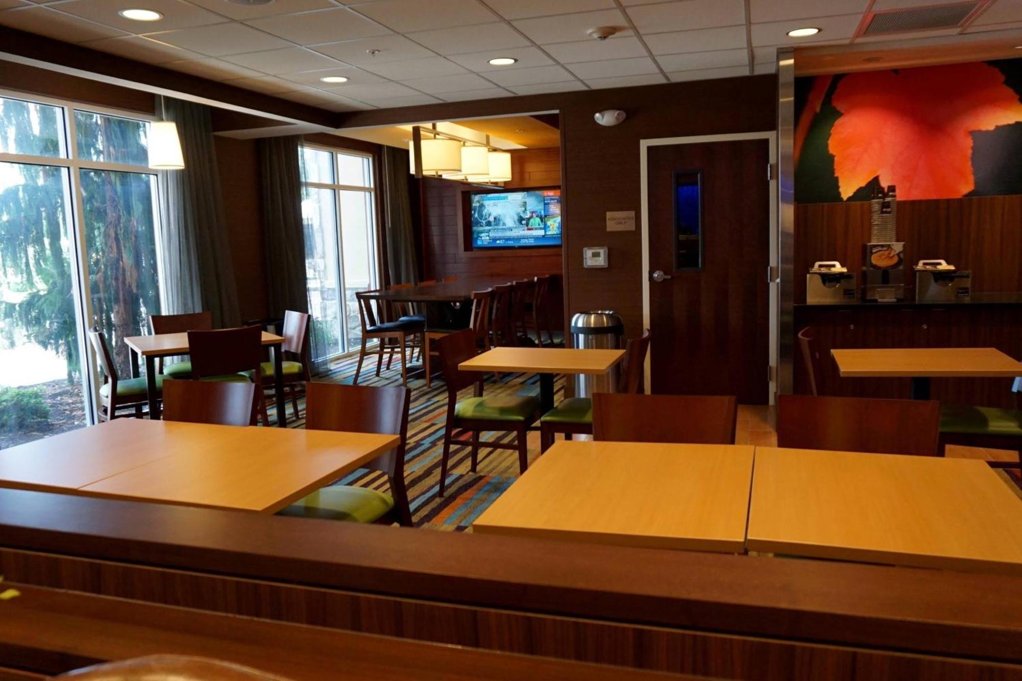 Fairfield By Marriott & Lebanon Valley Hotel 3*