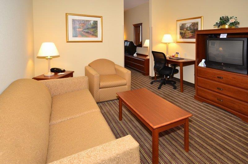 Fairfield By Marriott & Lebanon Valley Hotel 3*
